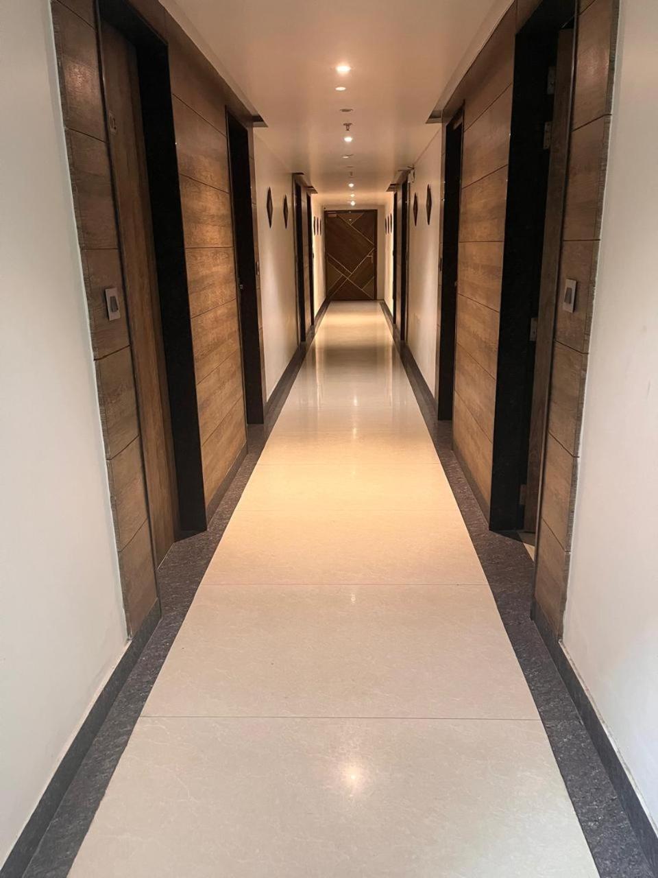 Hotel Parklane アーグラ エクステリア 写真