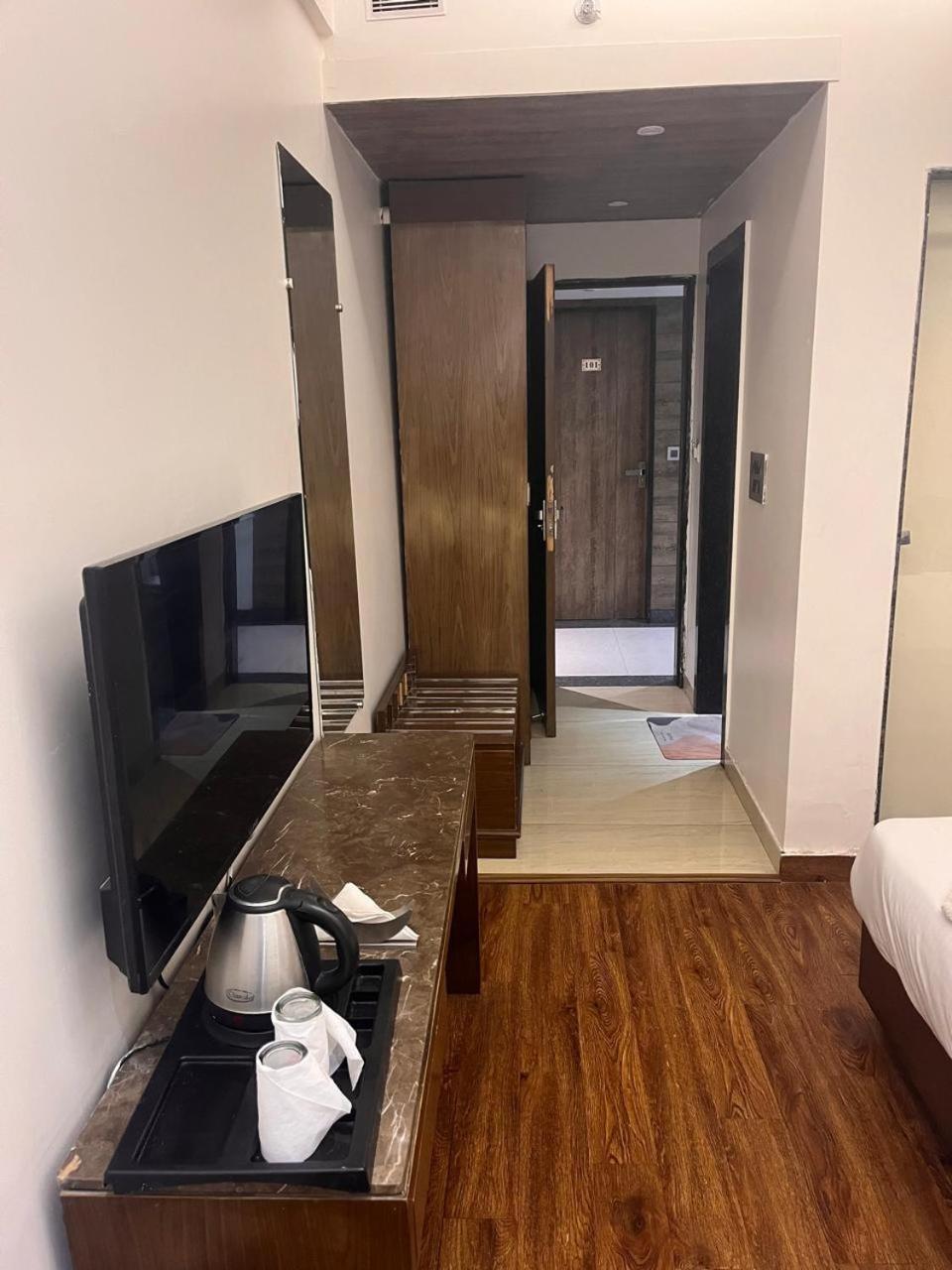 Hotel Parklane アーグラ エクステリア 写真