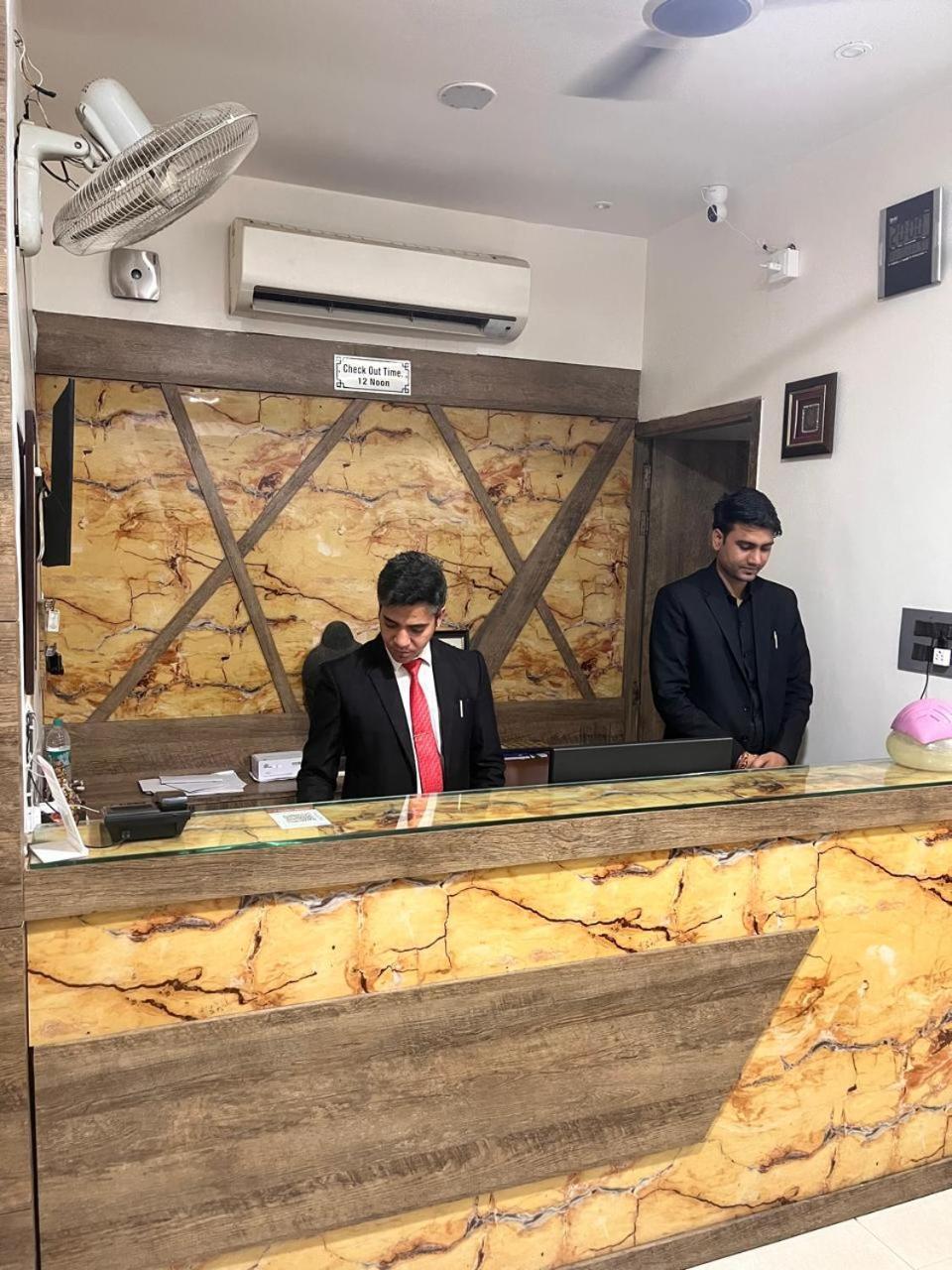 Hotel Parklane アーグラ エクステリア 写真