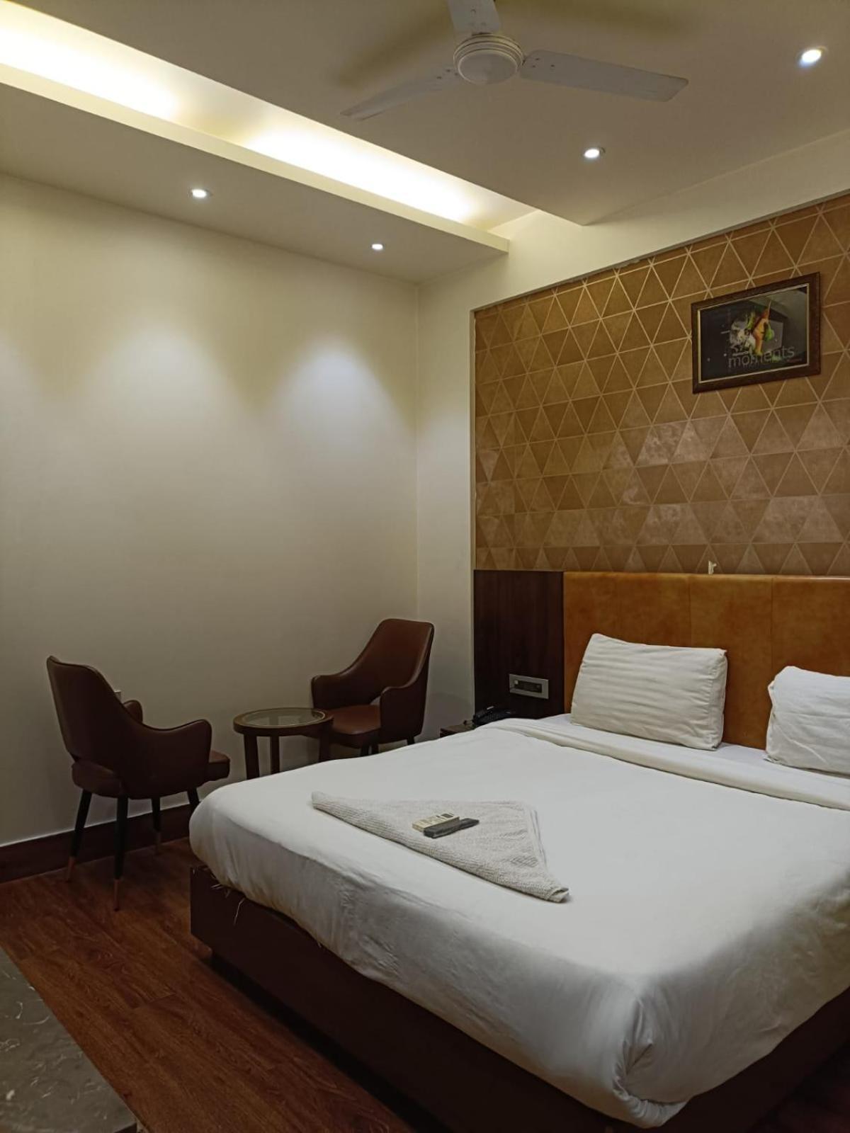 Hotel Parklane アーグラ エクステリア 写真