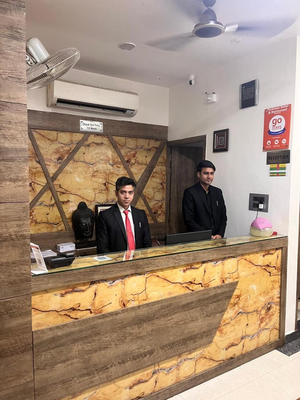 Hotel Parklane アーグラ エクステリア 写真